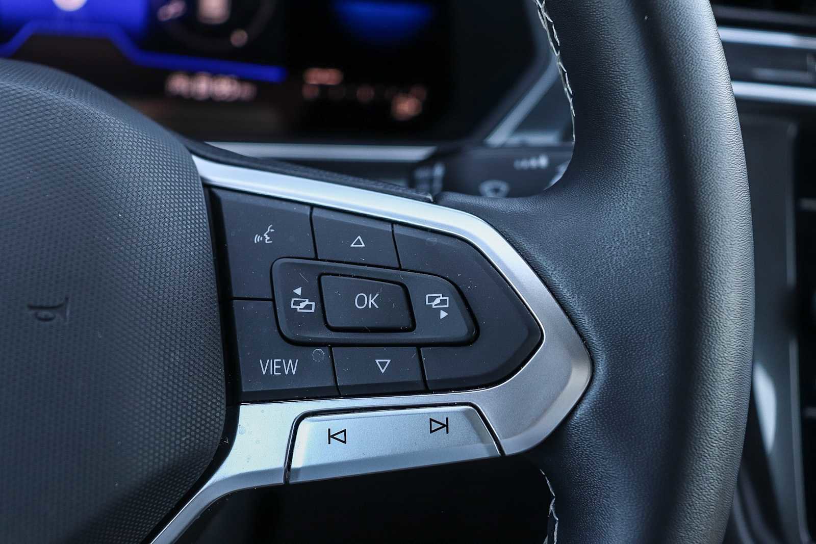 Used 2023 Volkswagen Tiguan SE R-Line FWD image 25