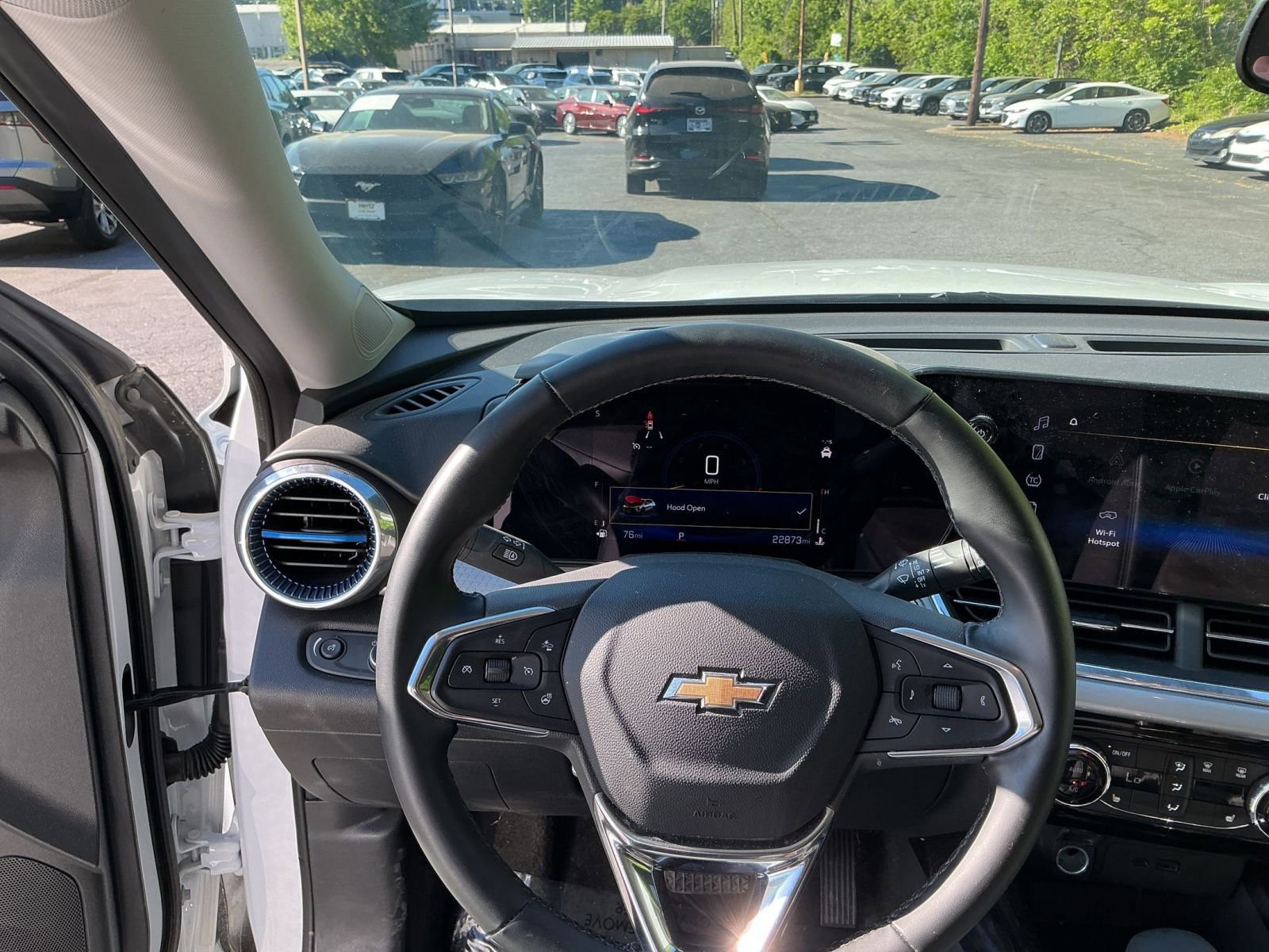 Used 2025 Chevrolet Trax LT w/ LT Convenience Package FWD image 29