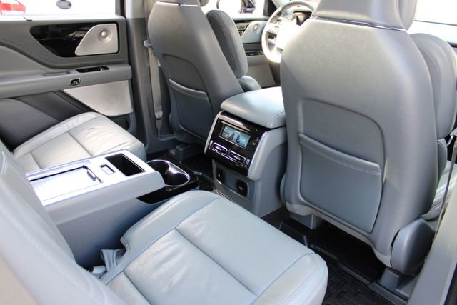 Used 2020 Lincoln Aviator Reserve w/ Equipment Group 202A image 16