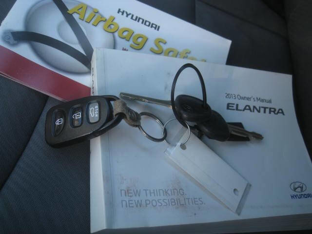 Used 2013 Hyundai Elantra GLS image 23