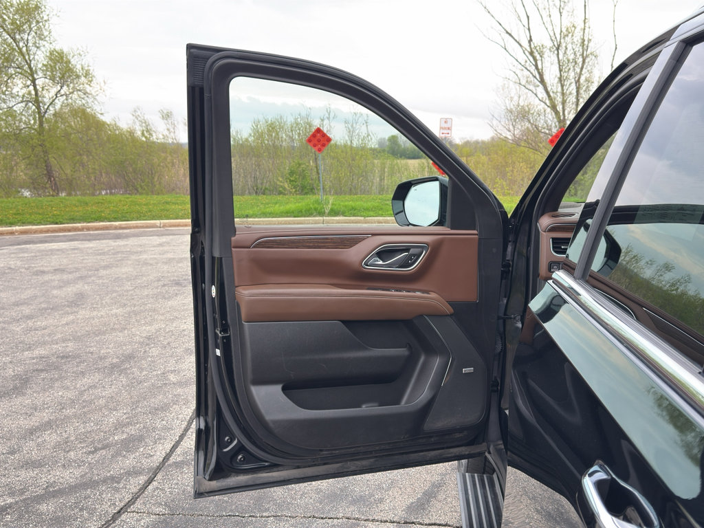 Used 2023 Chevrolet Suburban High Country AWD/4WD image 13