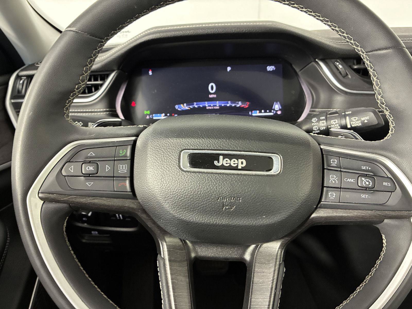 Used 2023 Jeep Grand Cherokee L Limited w/ Luxury Tech Group II AWD/4WD image 42