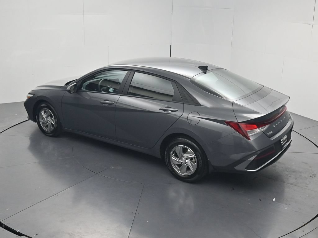 Used 2025 Hyundai Elantra SE FWD image 46