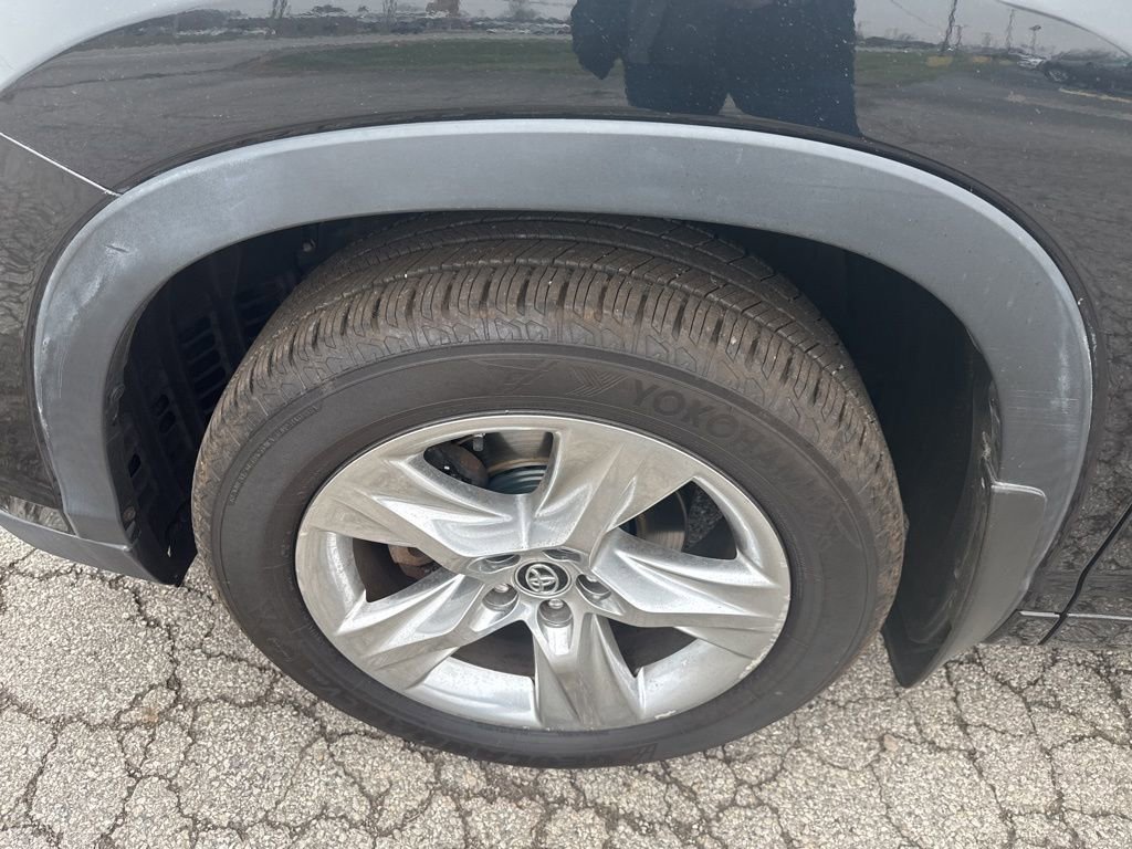 Used 2016 Toyota Highlander Limited image 25