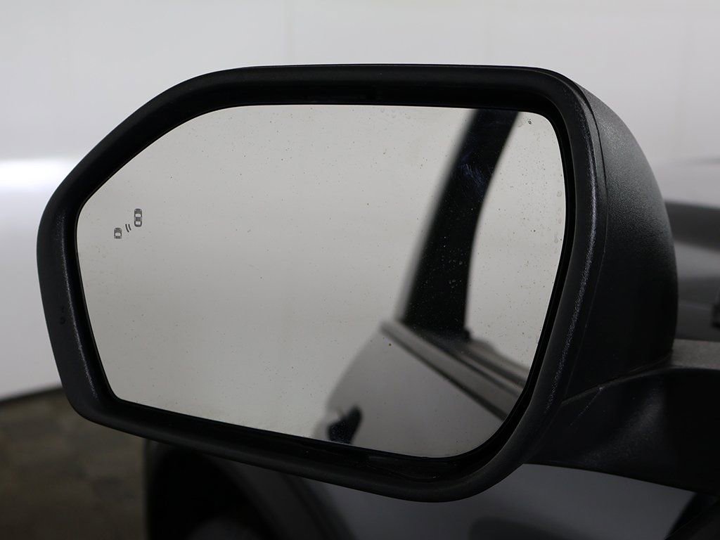 Used 2022 Ford Explorer XLT image 30