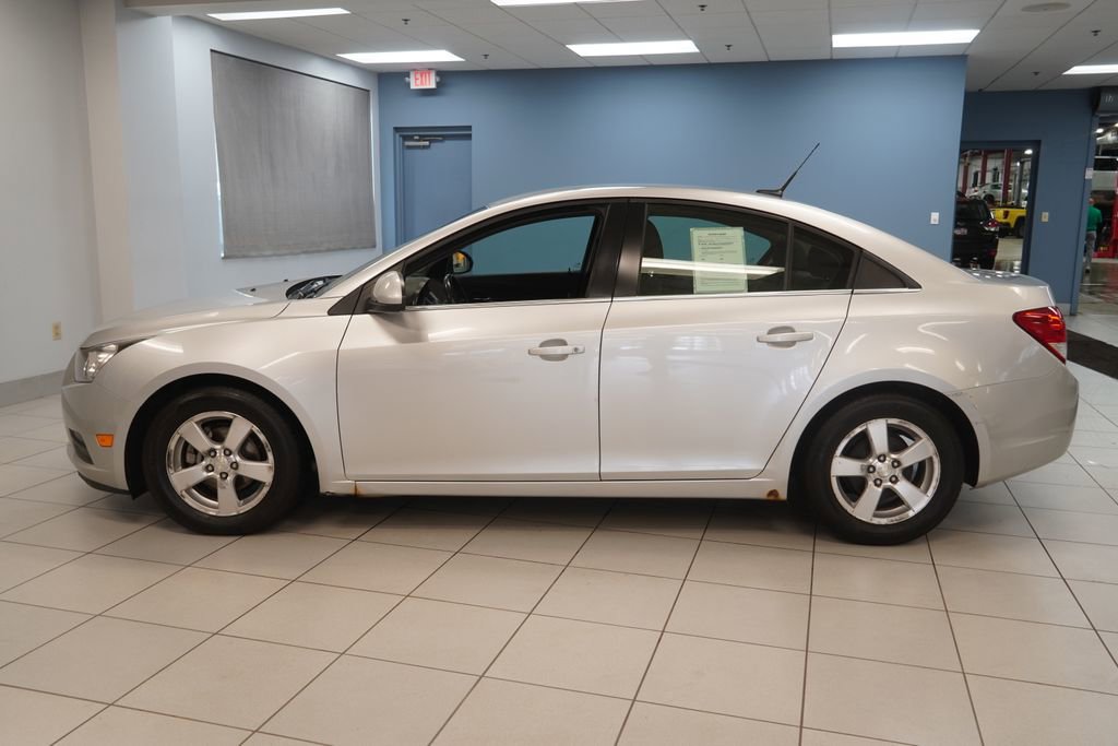 Used 2013 Chevrolet Cruze LT image 2