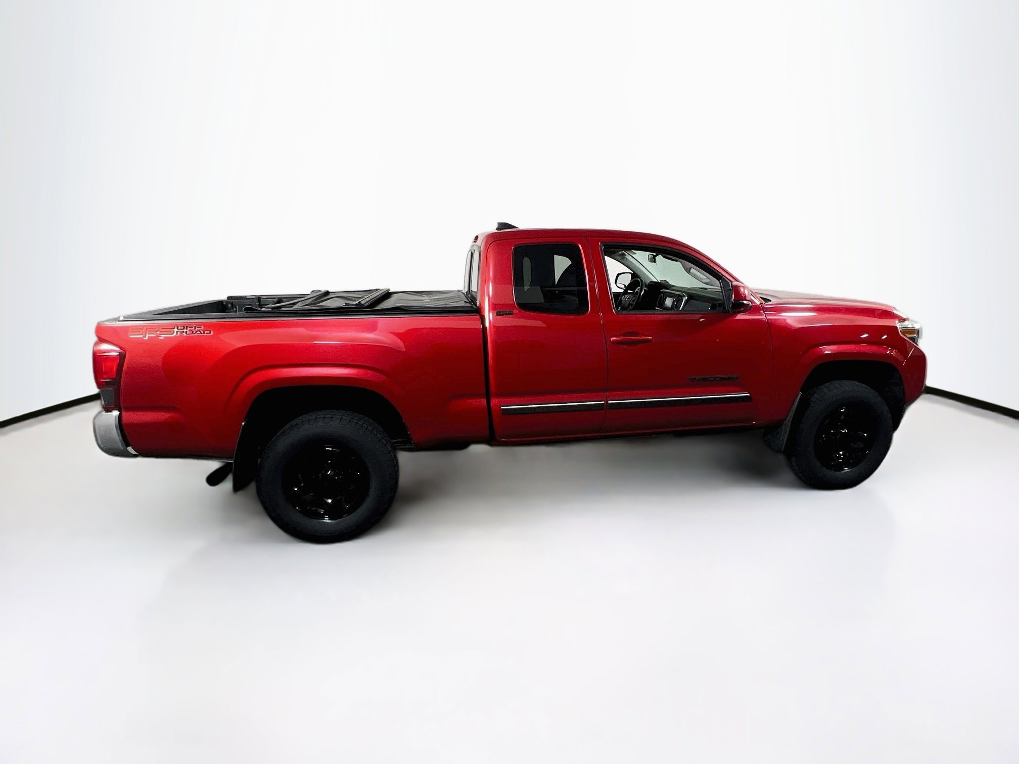 Used 2018 Toyota Tacoma SR5 AWD/4WD image 4