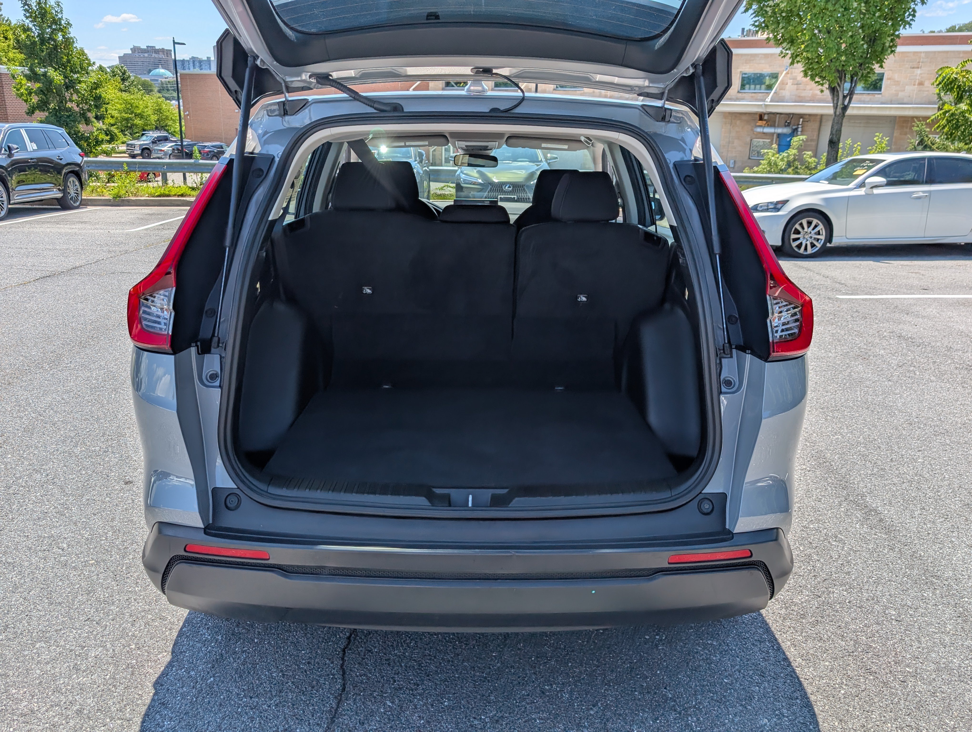 Used 2024 Honda CR-V LX image 9