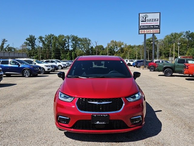 New 2026 Chrysler Pacifica Select image 4