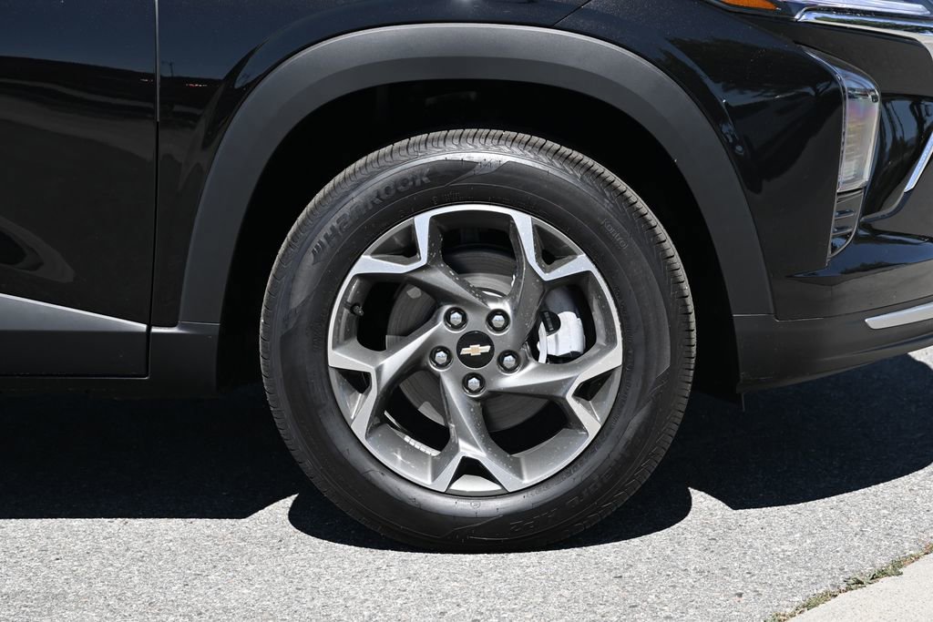 New 2026 Chevrolet Trax LT w/ Sunroof Package FWD image 11