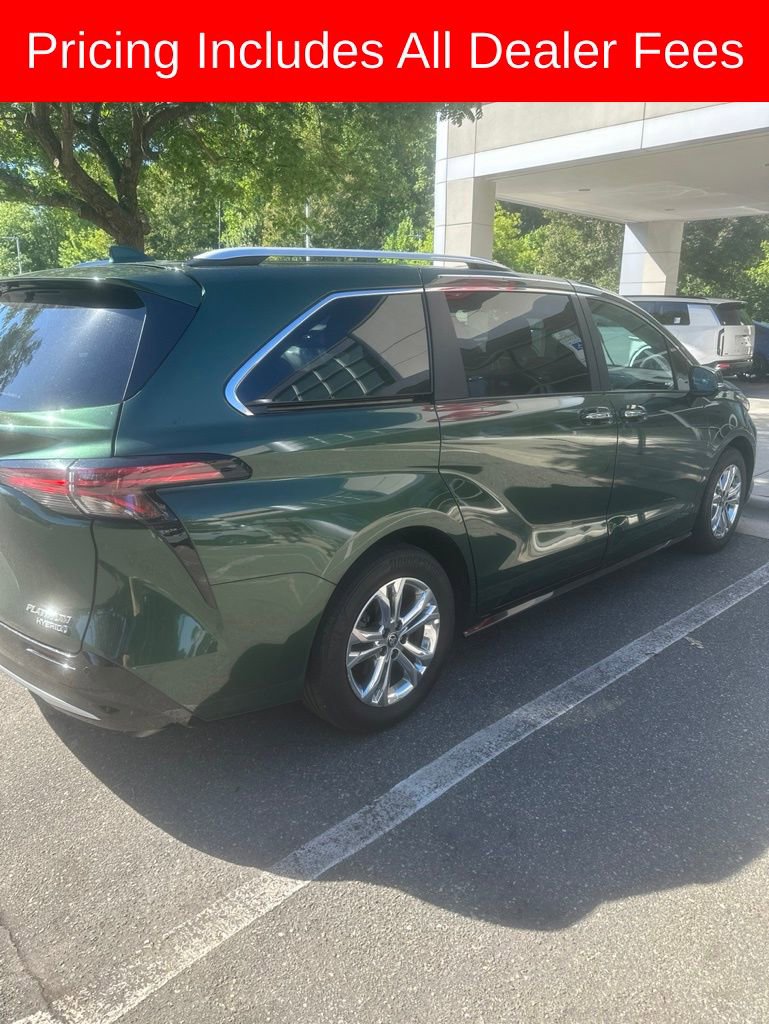 Used 2022 Toyota Sienna Platinum AWD/4WD image 4