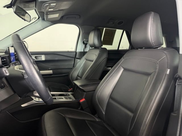 Used 2023 Ford Explorer XLT w/ Equipment Group 202A RWD image 5