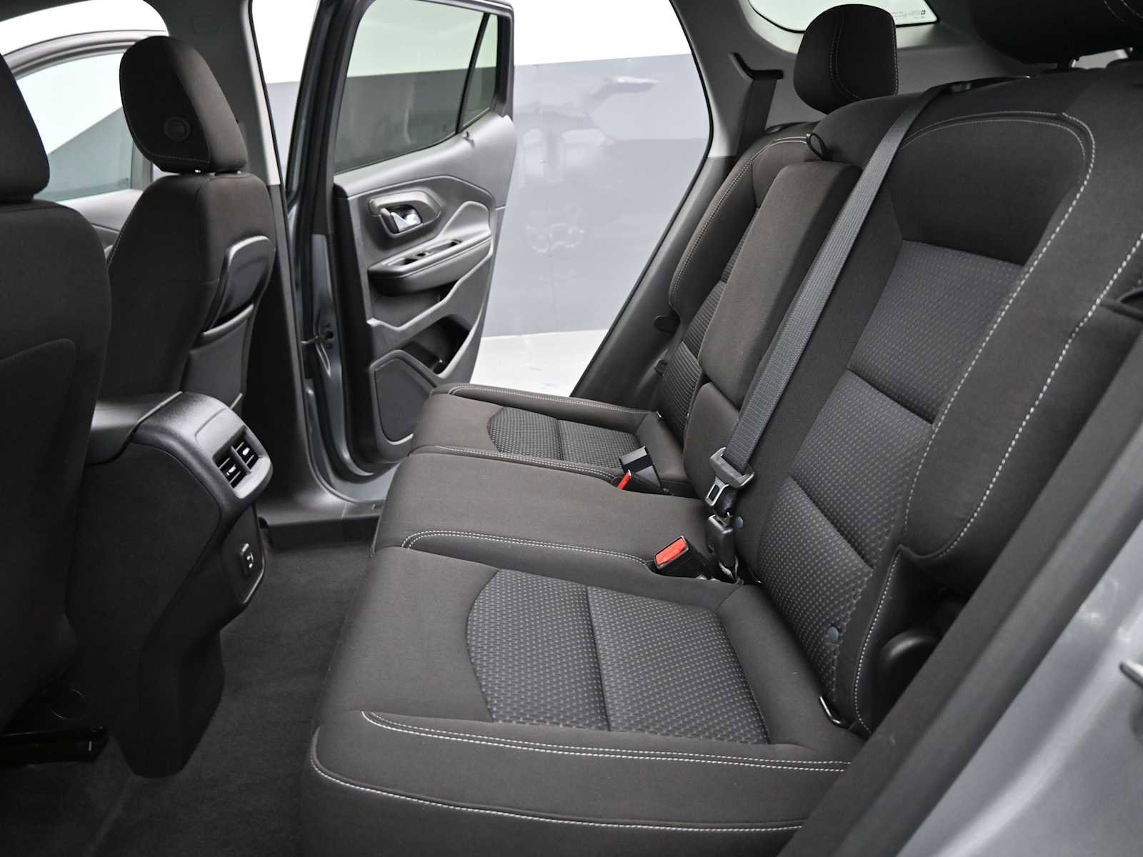 Used 2024 GMC Terrain SLE image 13