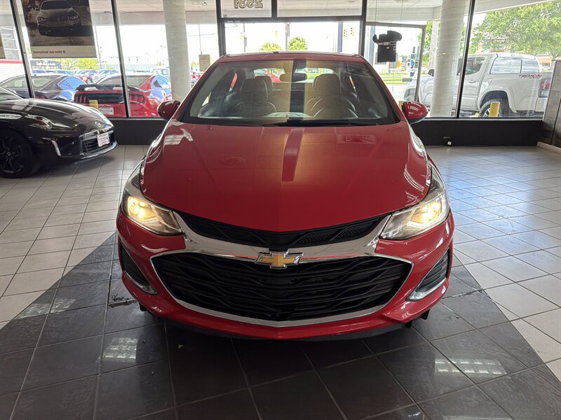 Used 2019 Chevrolet Cruze Premier FWD image 3