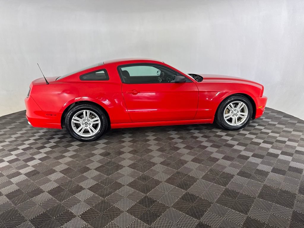 Used 2013 Ford Mustang Coupe RWD image 4