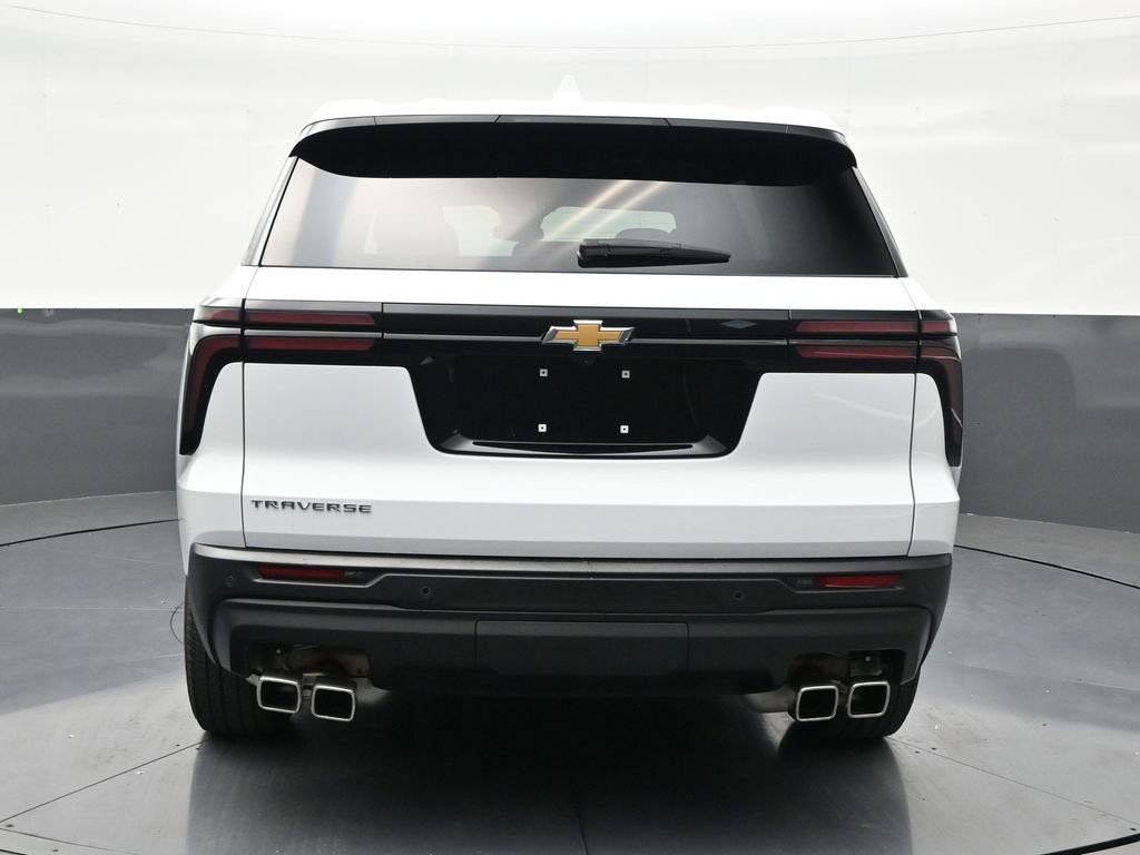Used 2024 Chevrolet Traverse LS FWD image 4