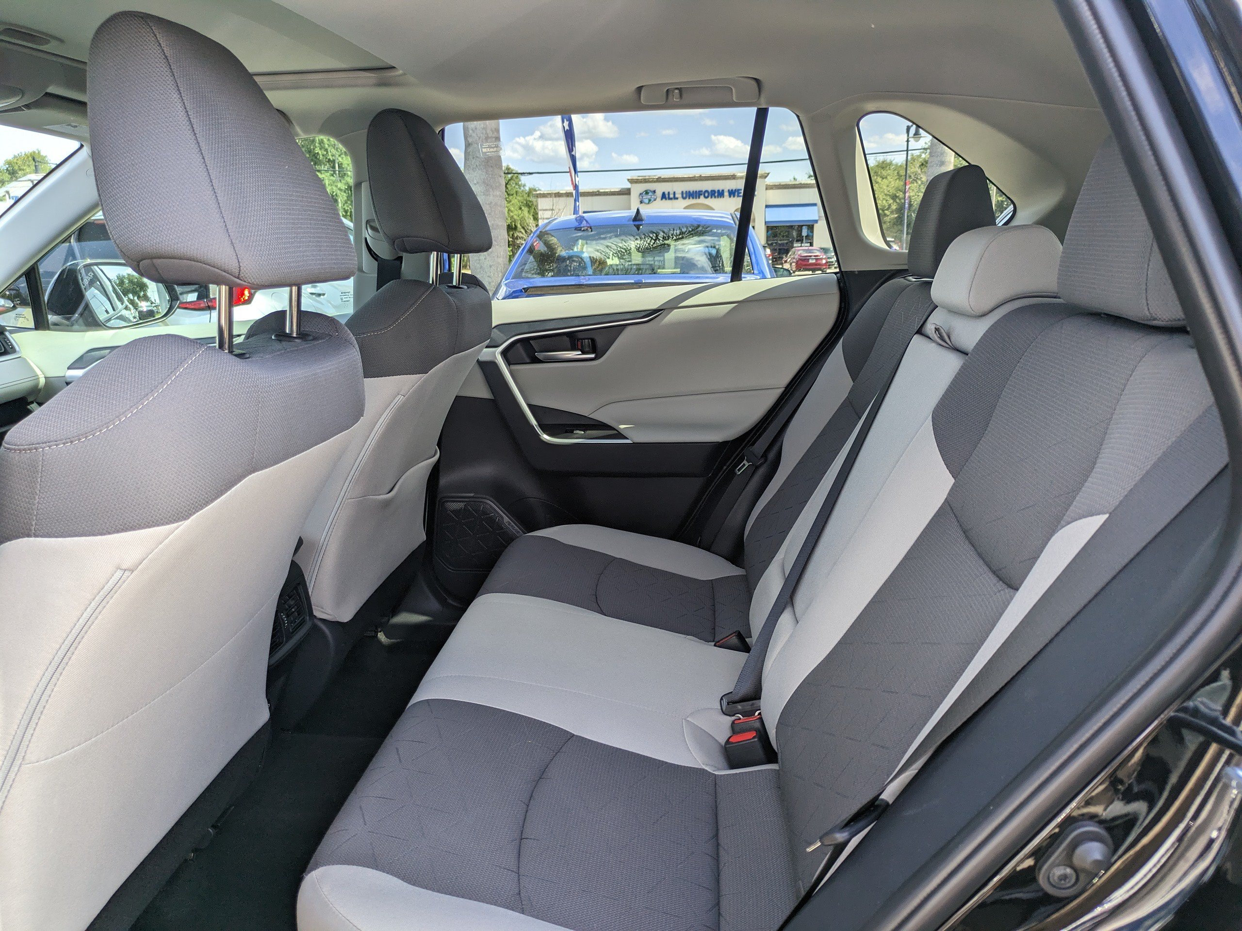 Used 2025 Toyota RAV4 XLE w/ Convenience Package FWD image 14
