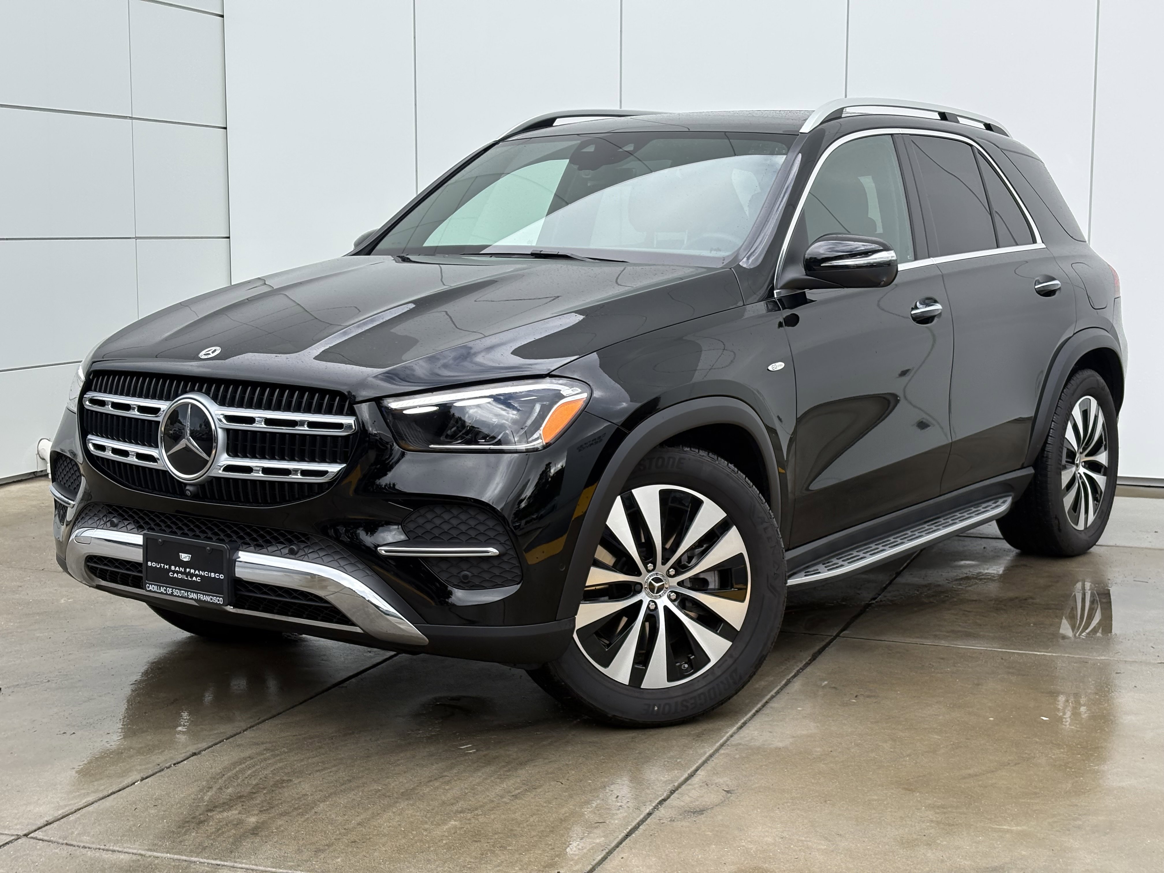 Used 2025 Mercedes-Benz GLE 450e 4MATIC image 2
