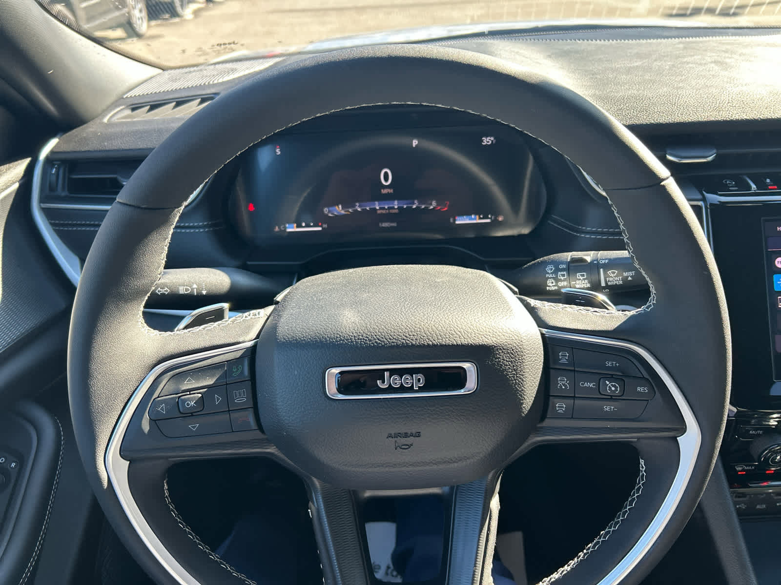 Used 2025 Jeep Grand Cherokee Altitude image 24