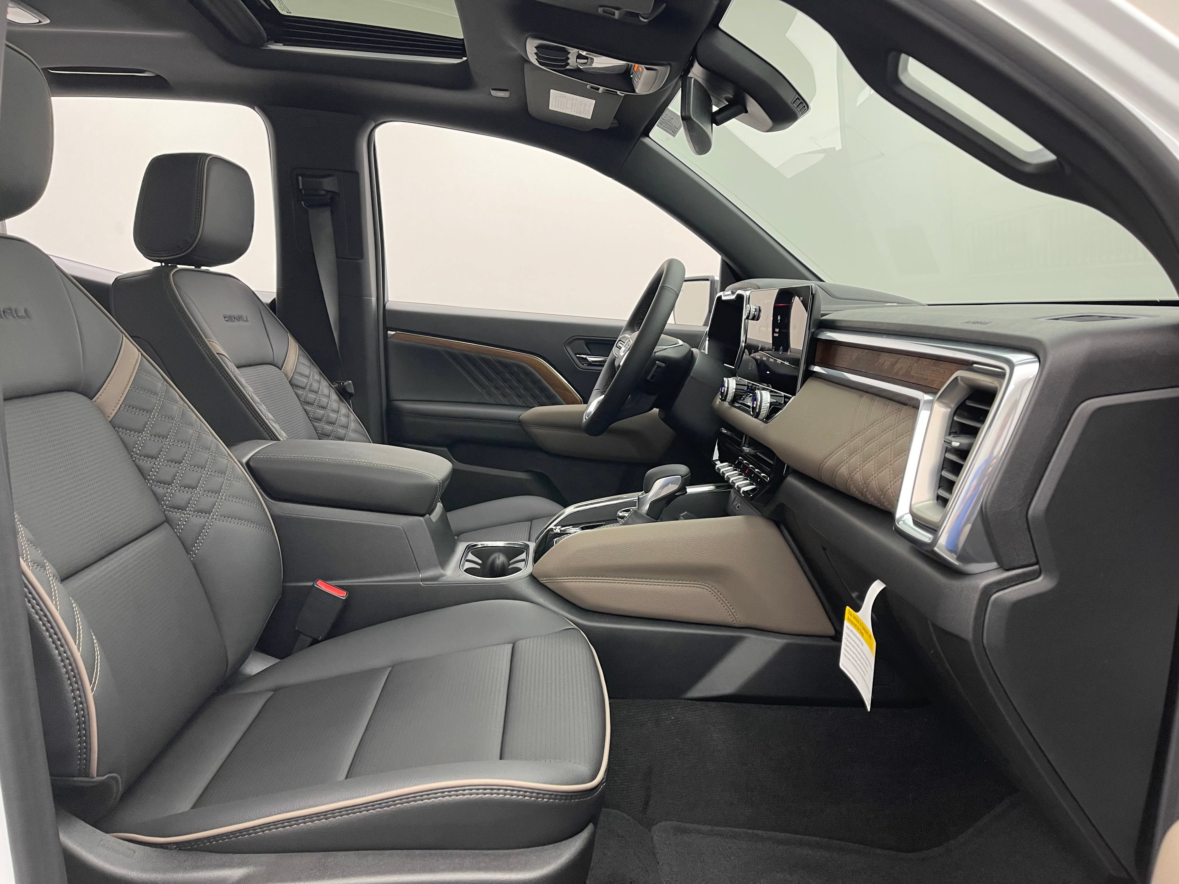New 2026 GMC Canyon Denali AWD/4WD image 32