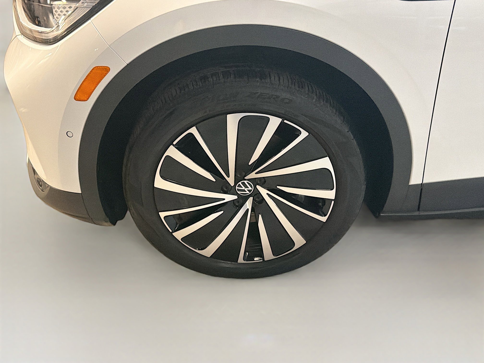 Used 2023 Volkswagen ID.4 Pro S Plus image 11