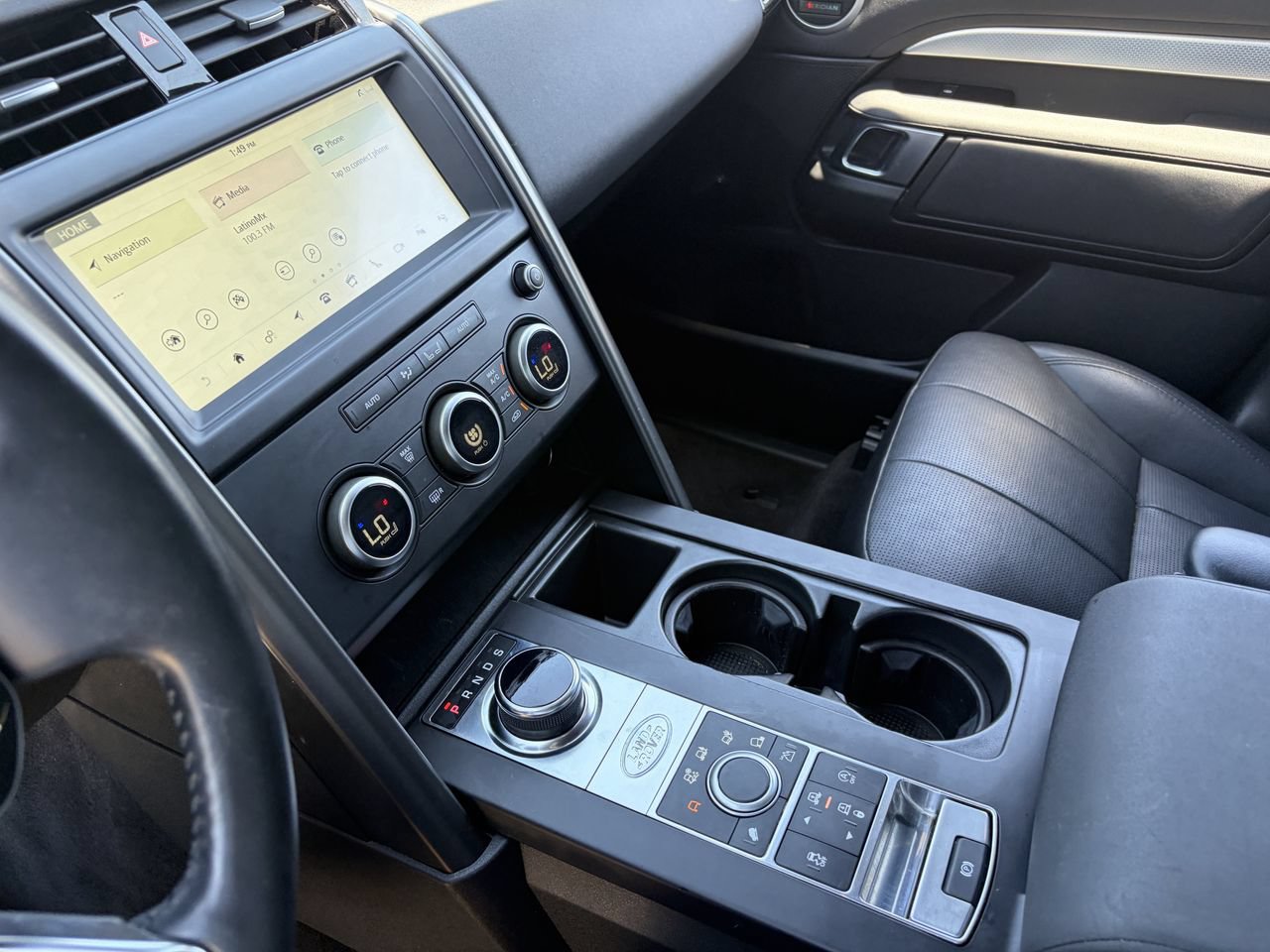 Used 2020 Land Rover Discovery Landmark AWD/4WD image 25