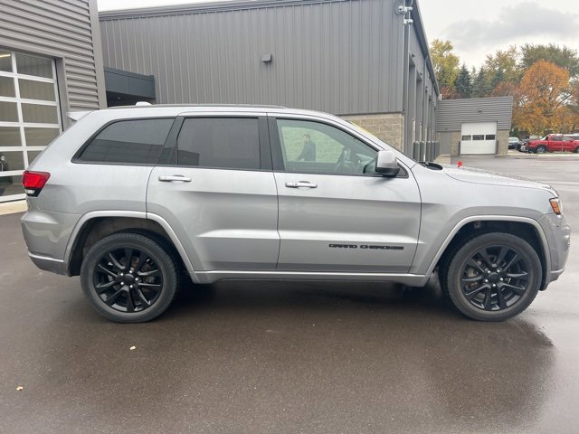 Used 2019 Jeep Grand Cherokee Altitude image 4
