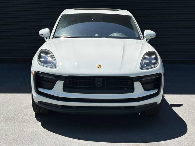 Used 2026 Porsche Macan AWD/4WD image 8