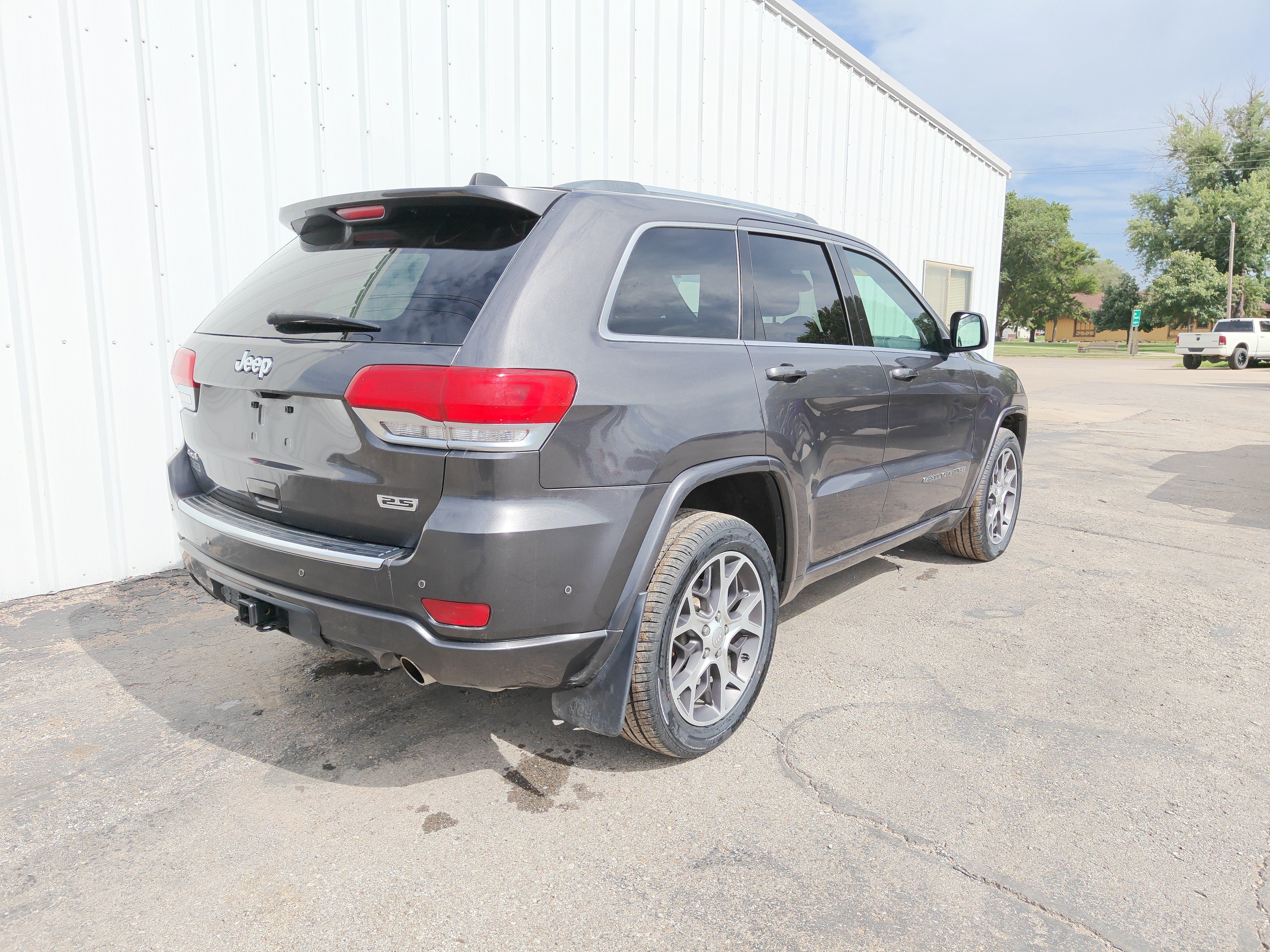 Used 2018 Jeep Grand Cherokee Limited AWD/4WD image 14