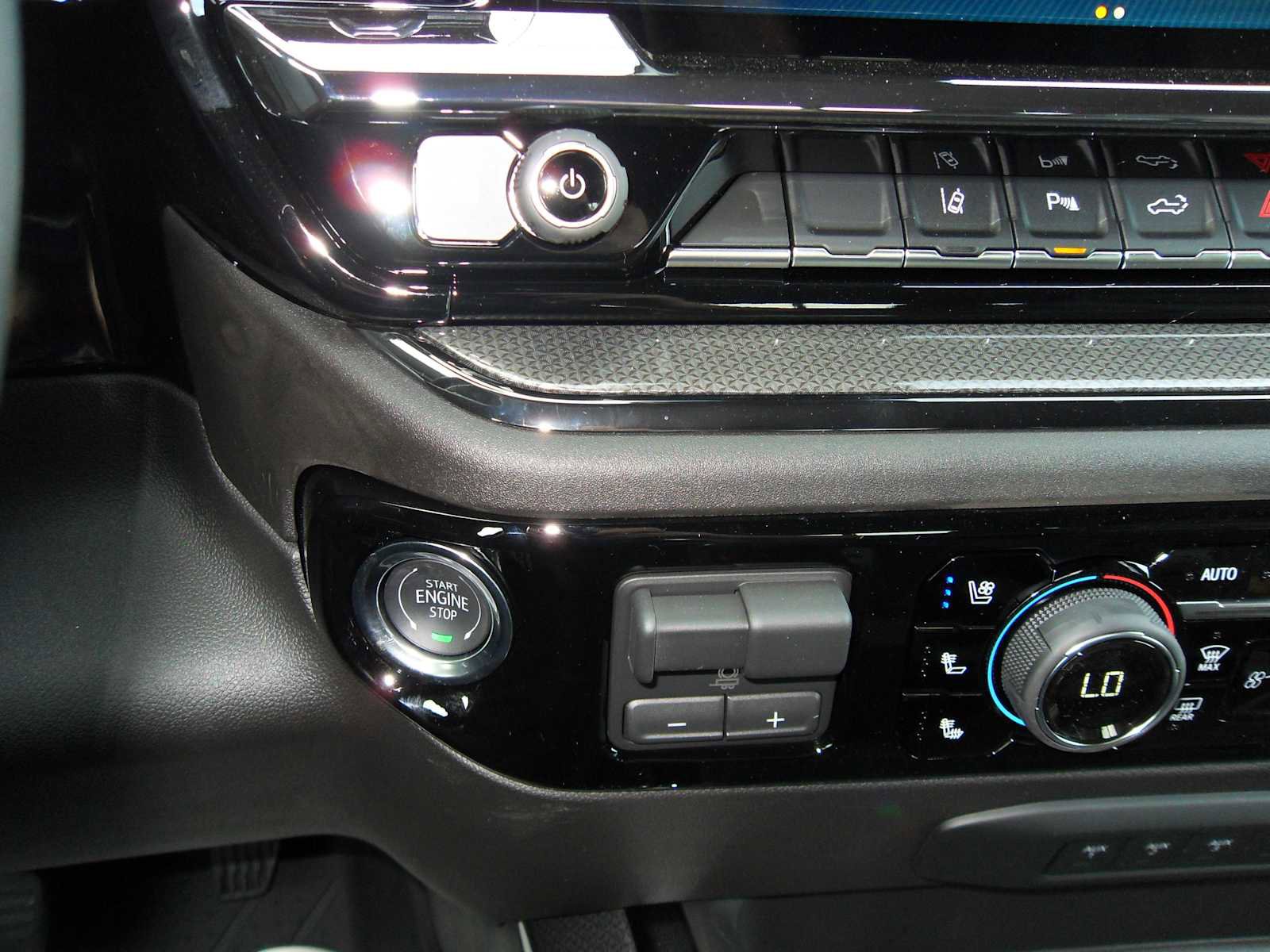 New 2026 Chevrolet Silverado 2500 ZR2 image 33