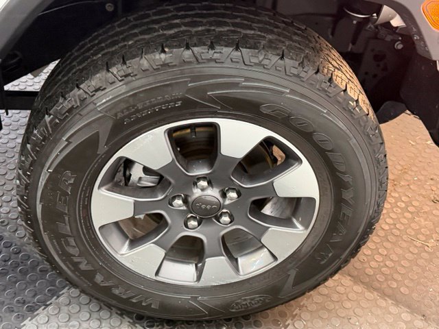 Used 2022 Jeep Wrangler Unlimited Sahara w/ Cold Weather Group AWD/4WD image 12