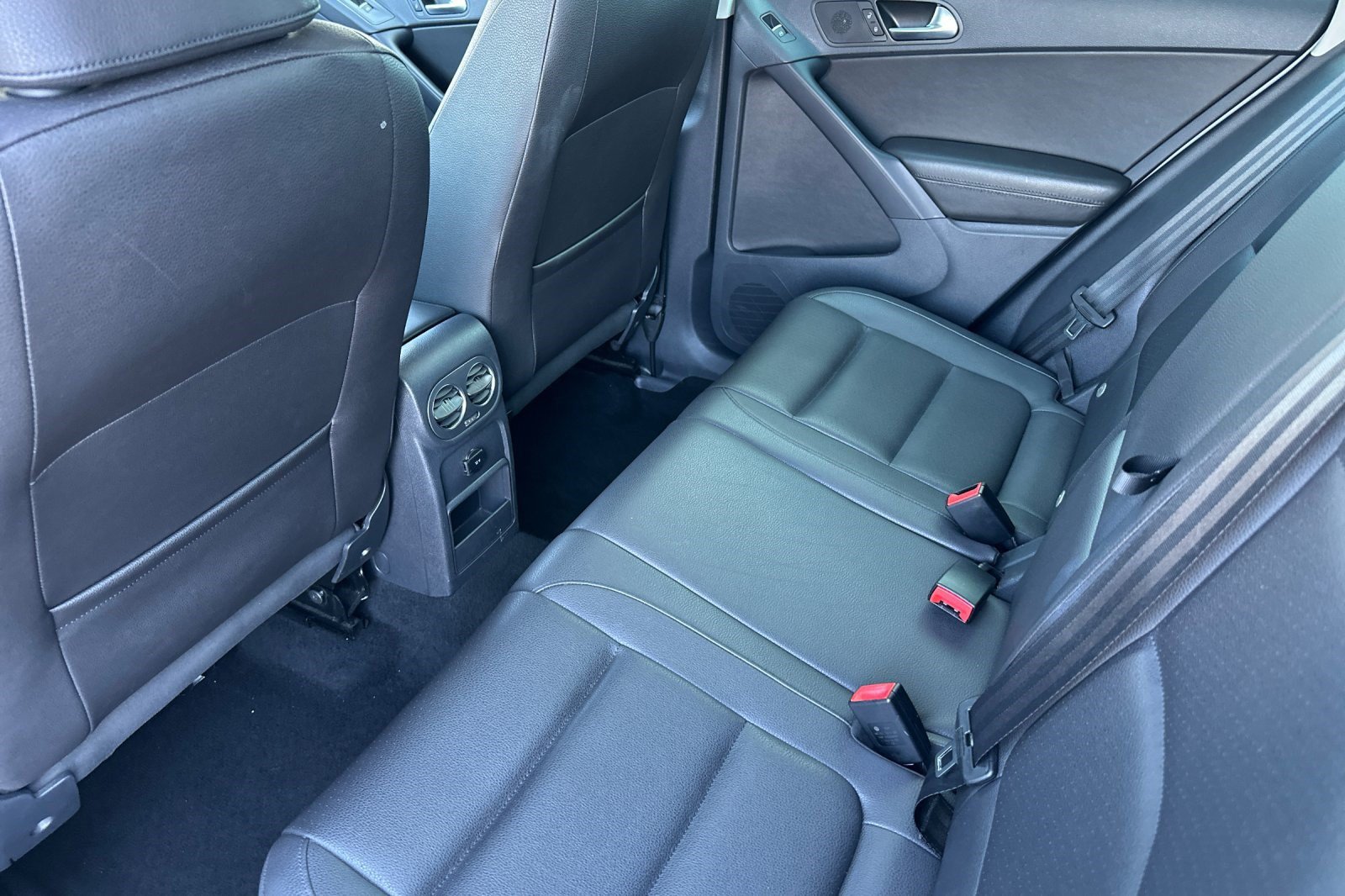Used 2015 Volkswagen Tiguan S FWD image 27