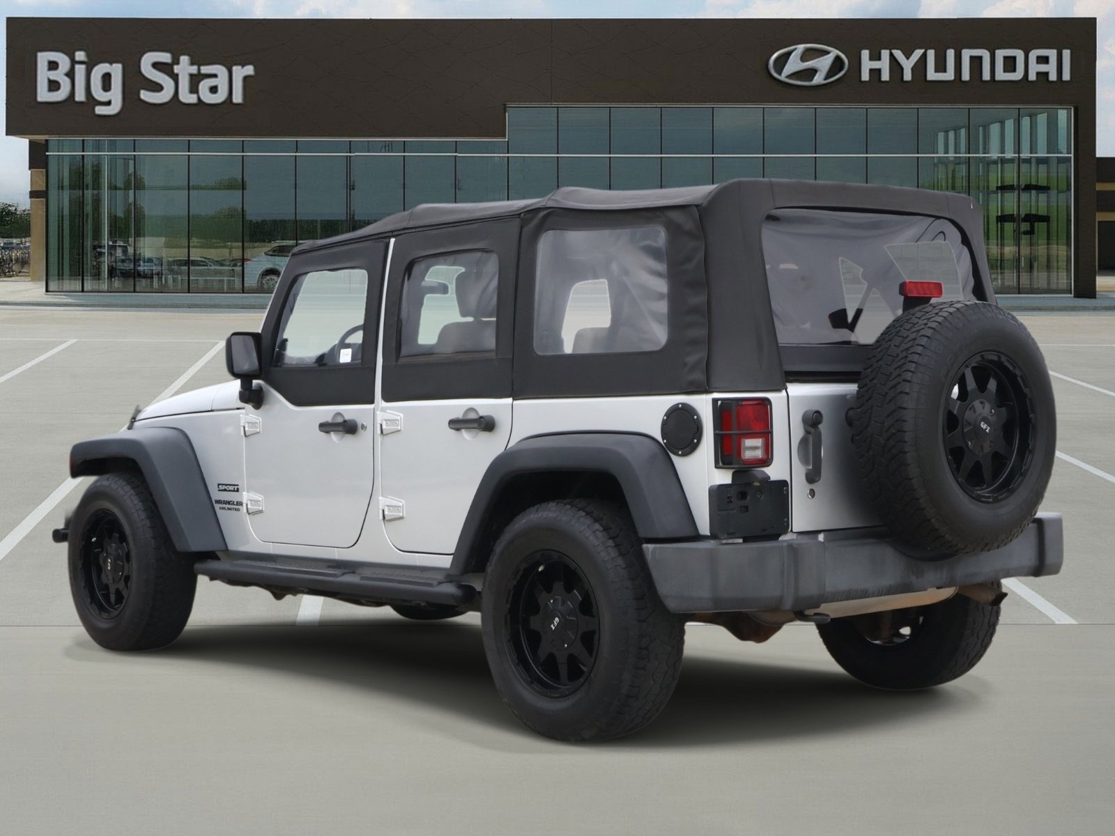 Used 2010 Jeep Wrangler Unlimited Sport w/ Black Appearance Group RWD image 3