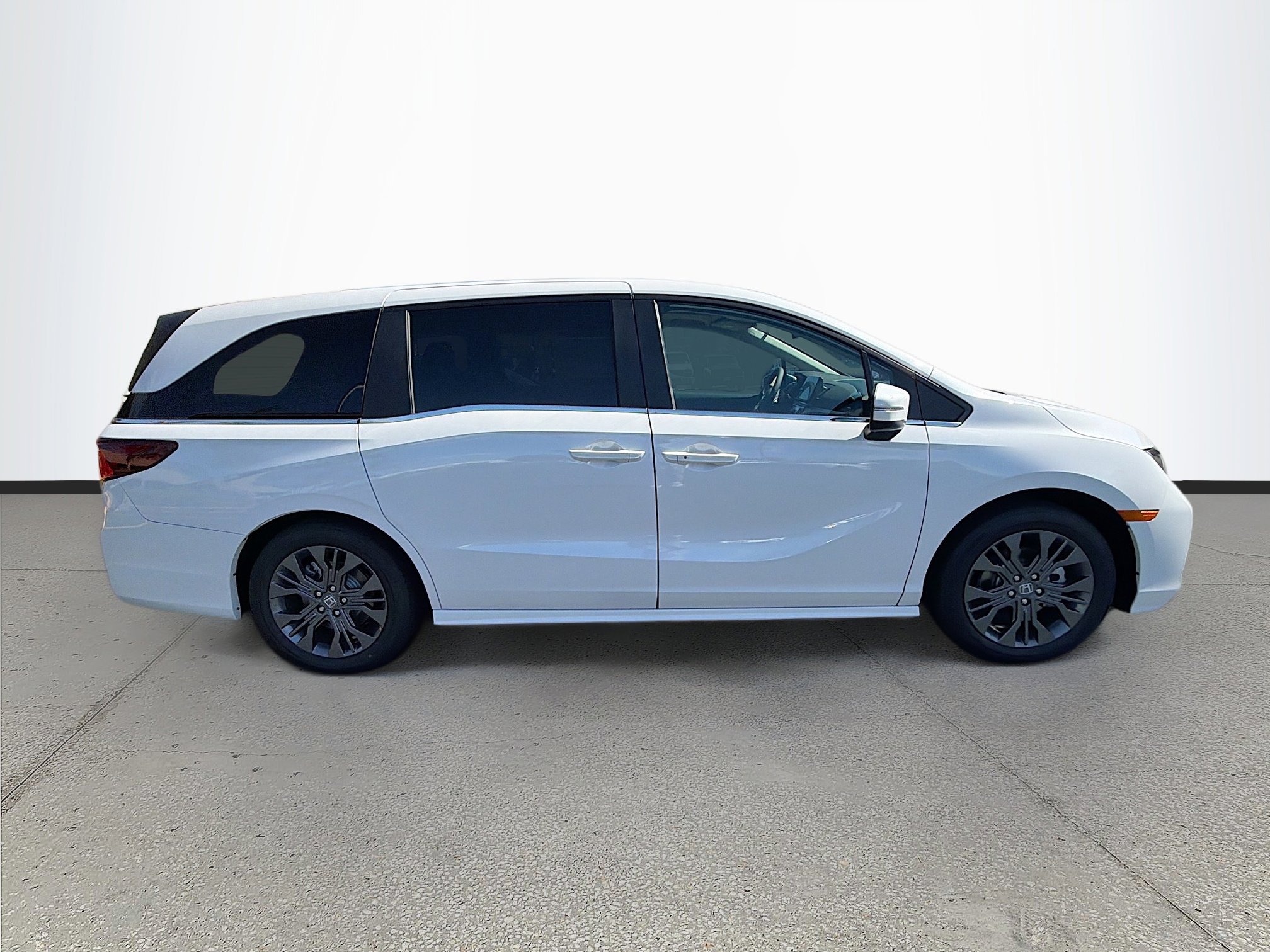 New 2026 Honda Odyssey Touring image 2