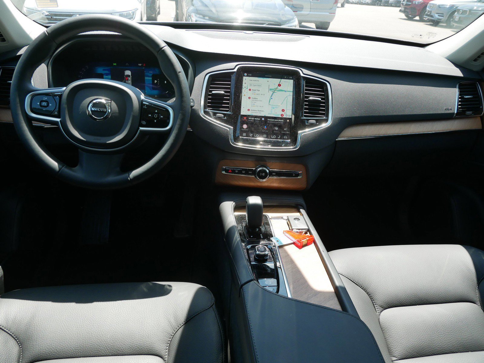 Used 2025 Volvo XC90 B6 Plus w/ Protection Package Premier AWD/4WD image 13