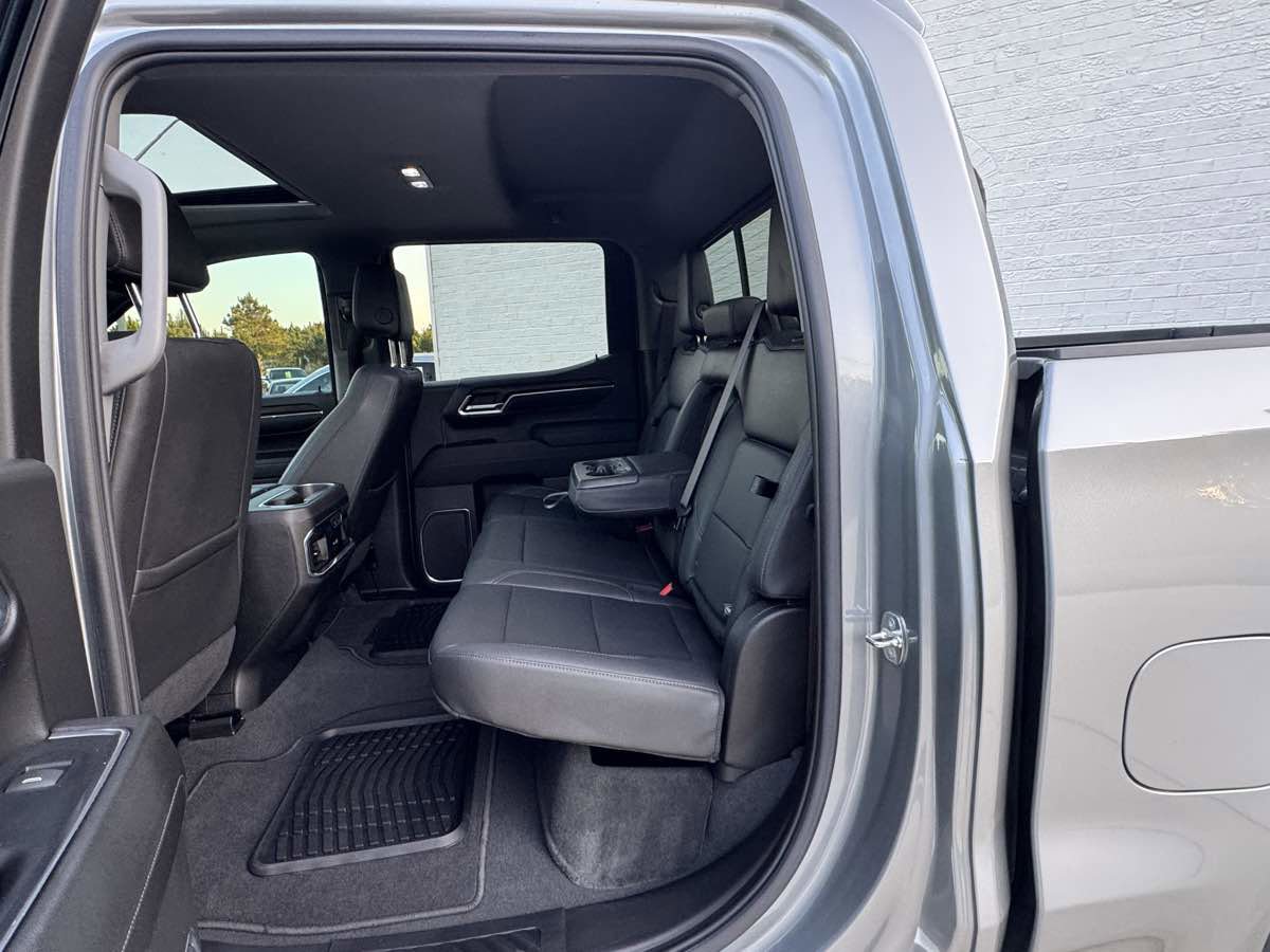 Used 2023 GMC Sierra 1500 SLT w/ SLT Premium Package image 8