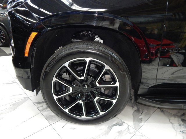 Used 2025 Chevrolet Suburban RST w/ Comfort Package image 12