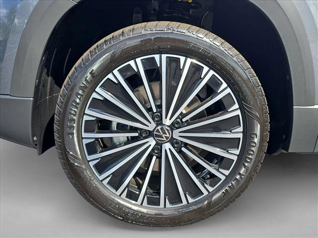 New 2025 Volkswagen Taos SE image 10