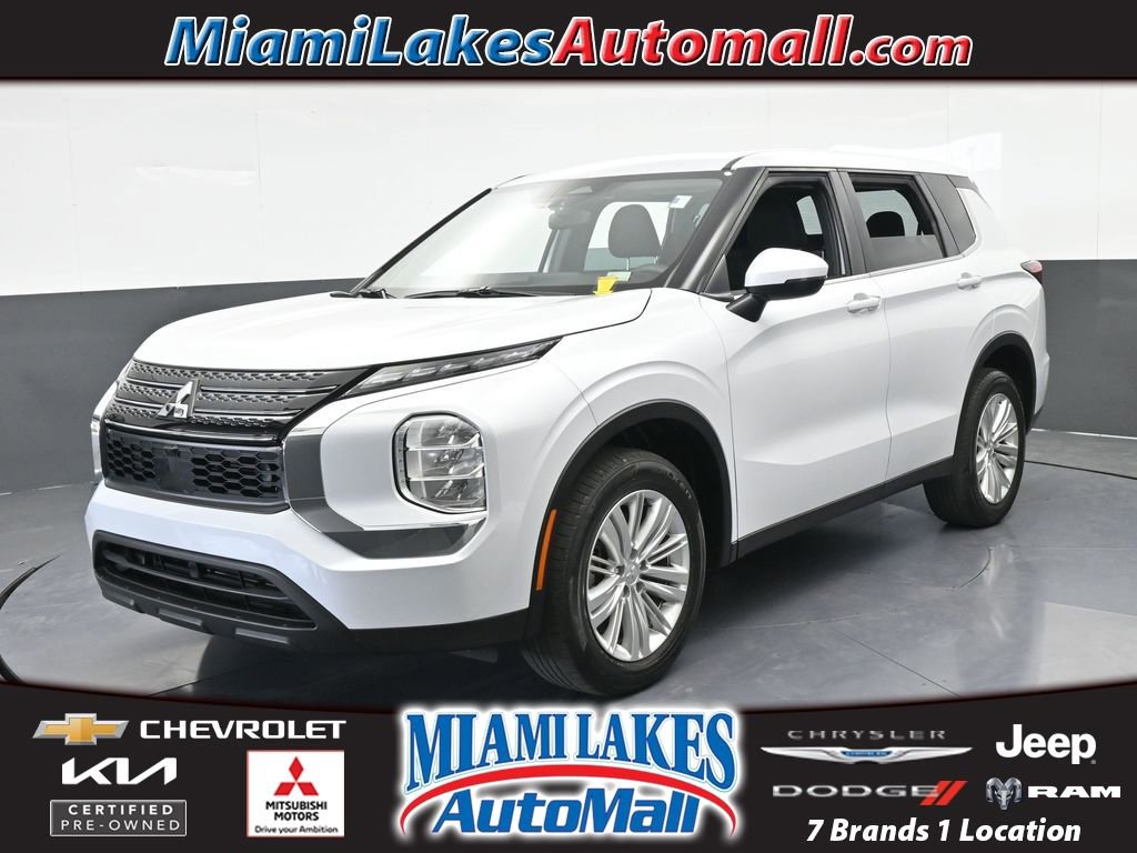 Used 2023 Mitsubishi Outlander ES image 1
