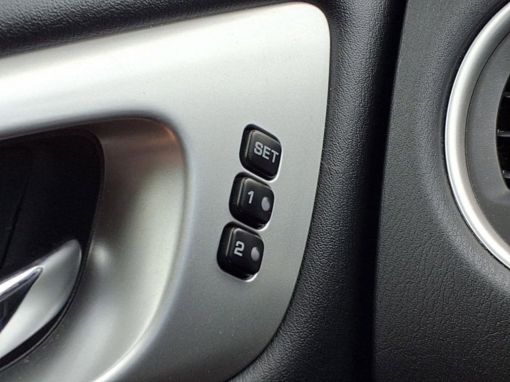 Used 2018 Nissan Pathfinder SL FWD image 15