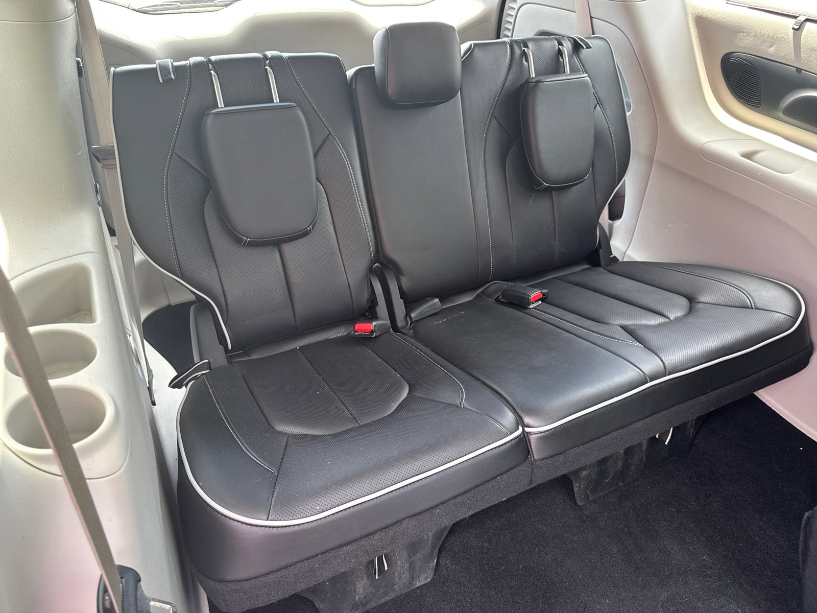 Used 2024 Chrysler Pacifica Limited w/ Trailer Tow Group FWD image 19