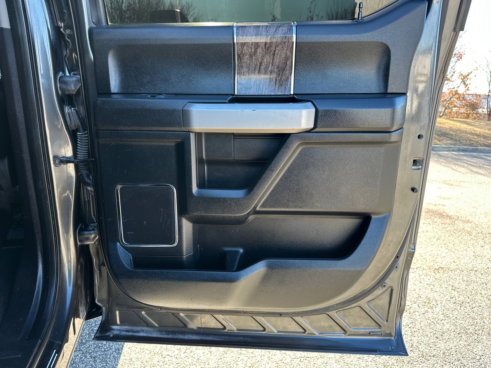 Used 2018 Ford F350 Lariat w/ Chrome Package image 16