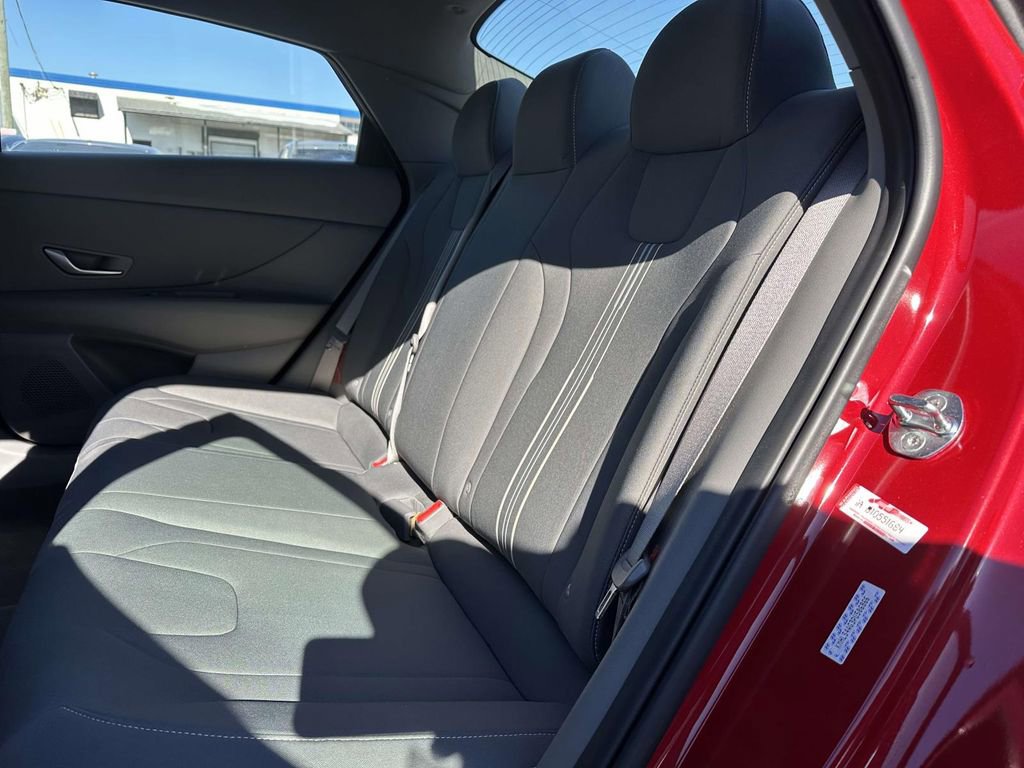 Used 2023 Hyundai Elantra SEL w/ Convenience Package image 15