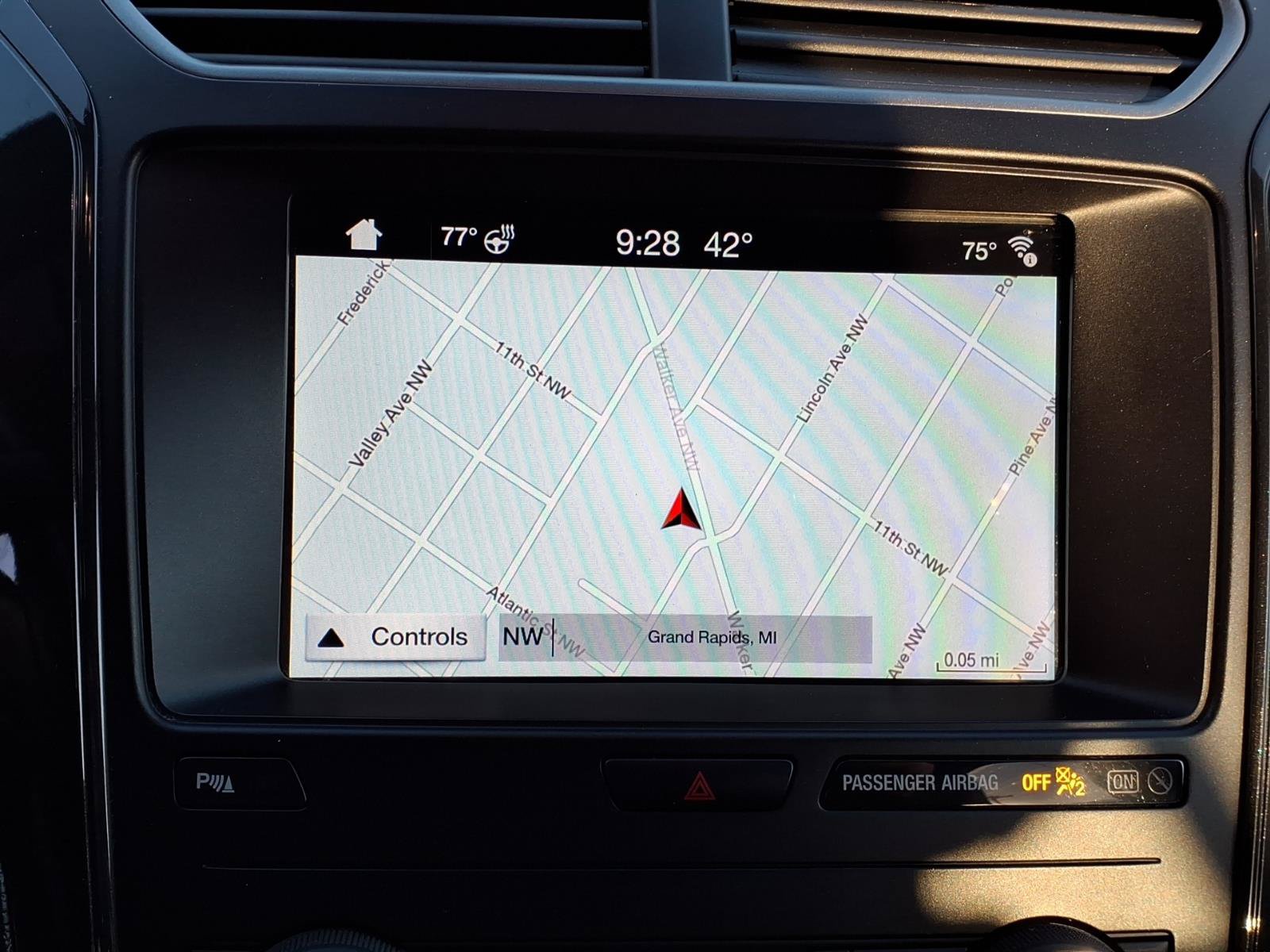 Used 2019 Ford Explorer XLT w/ Equipment Group 202A AWD/4WD image 15