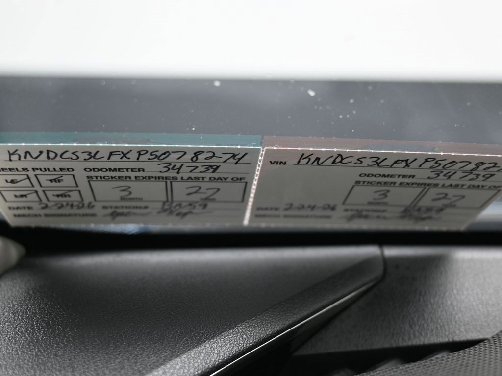 Used 2023 Kia Niro EX image 10