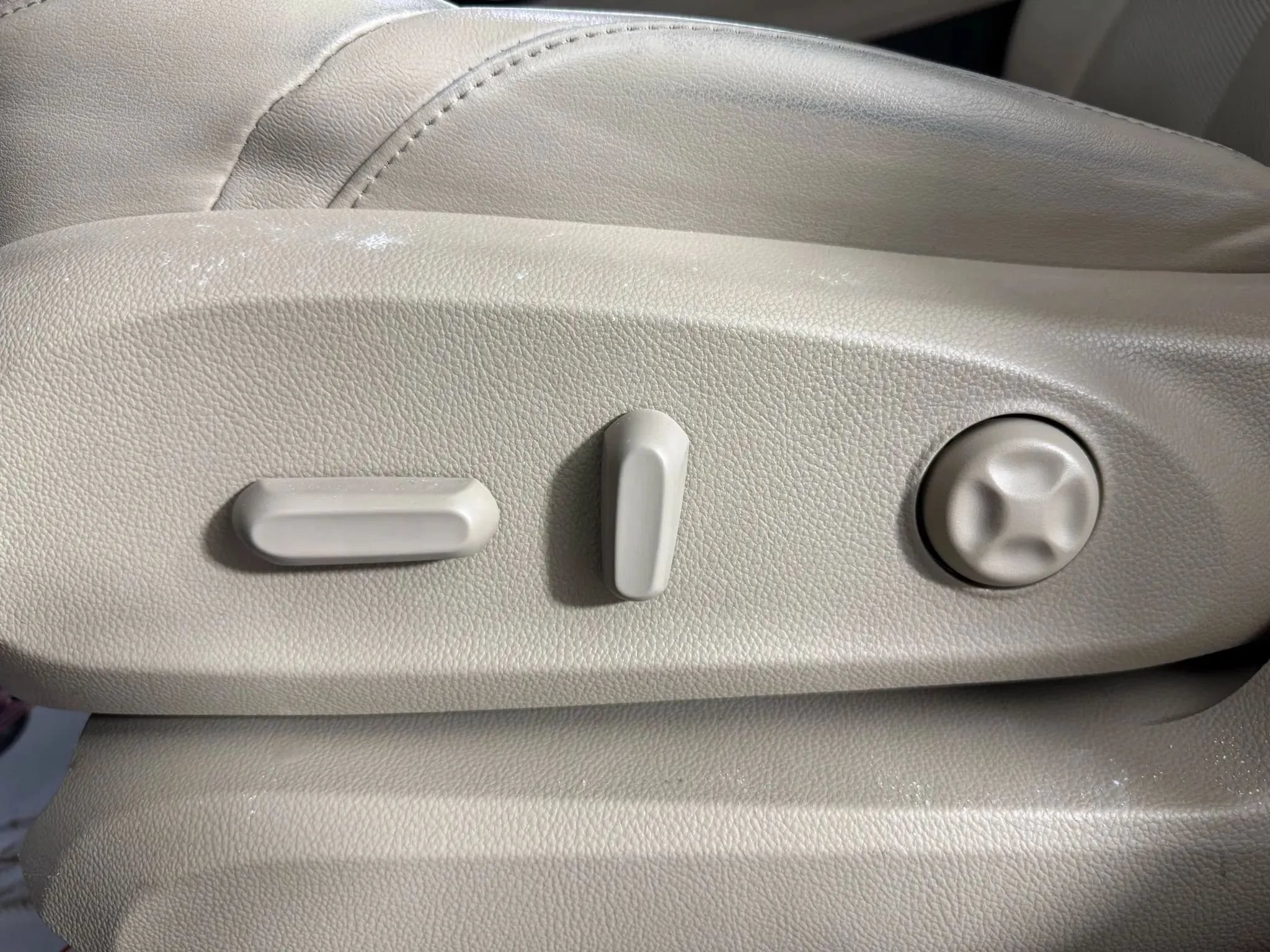 Used 2020 Buick Envision Essence AWD/4WD image 33