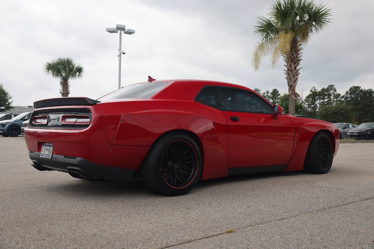 Used 2016 Dodge Challenger SRT Hellcat RWD image 5