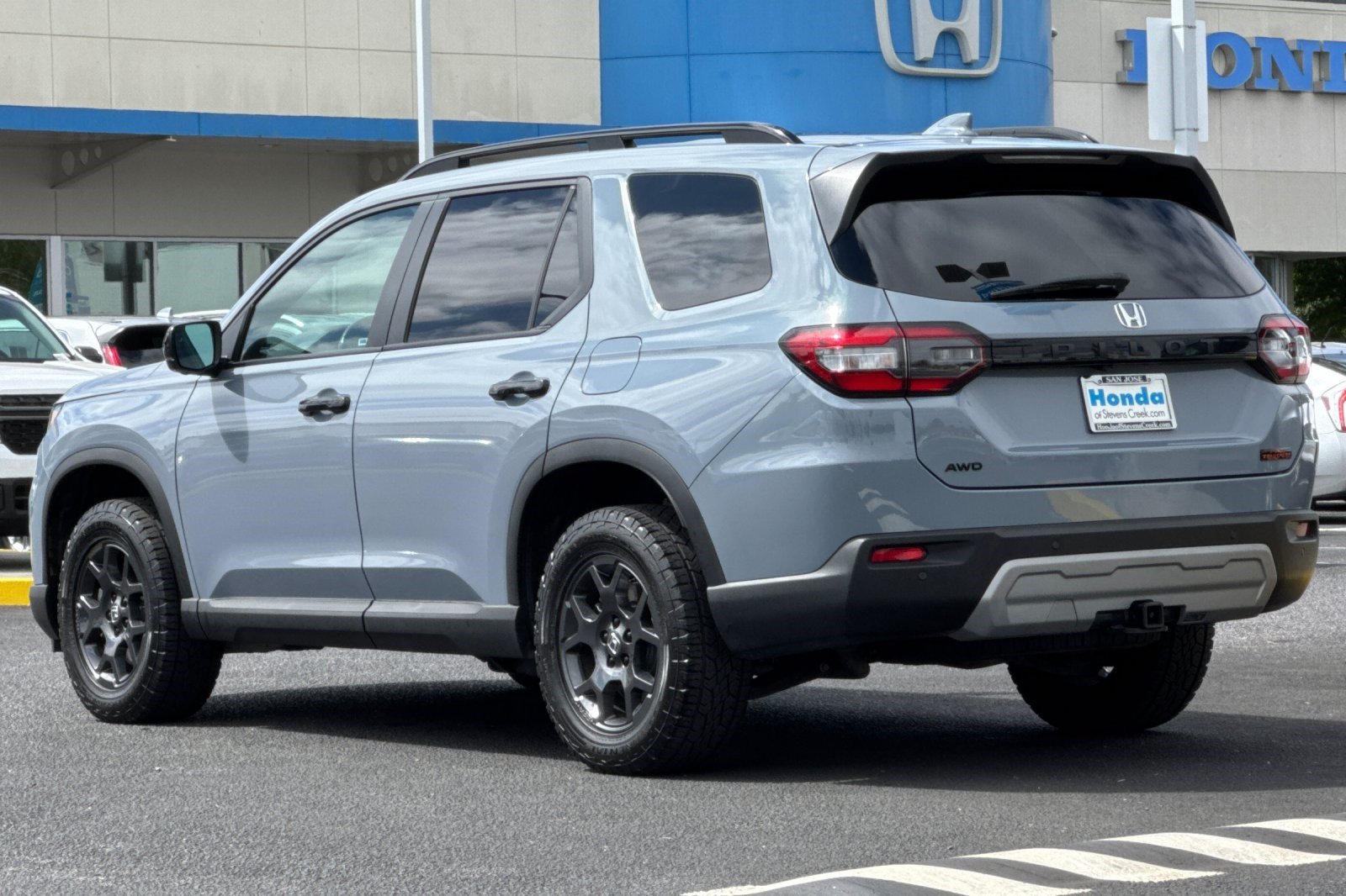 Certified 2025 Honda Pilot TrailSport image 3