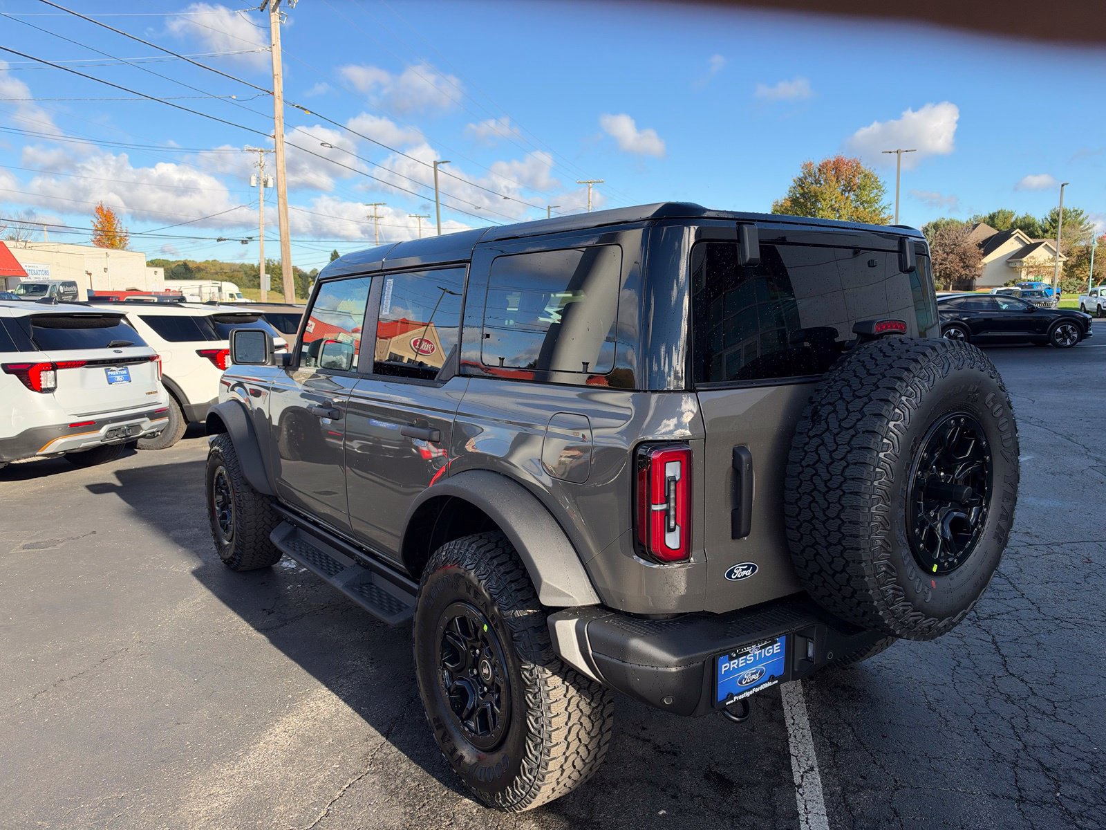 New 2026 Ford Bronco Badlands w/ Wildtrak Package AWD/4WD image 3