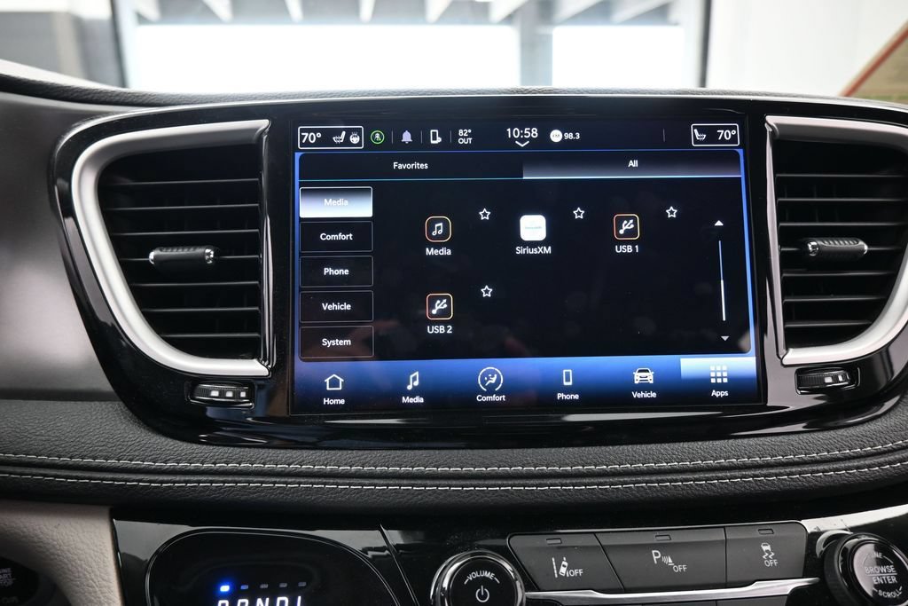 Used 2023 Chrysler Pacifica Touring-L FWD image 21